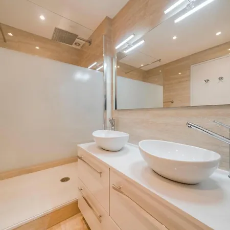 Wonderful 2 Bedrooms With Sea View And Pool !