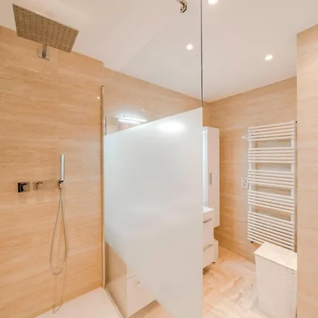 Wonderful 2 Bedrooms With Sea View And Pool ! Appartamento