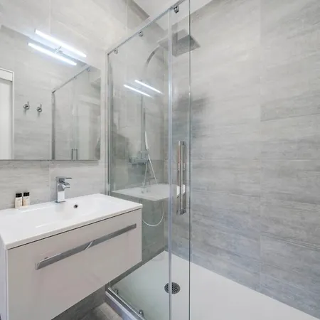Wonderful 2 Bedrooms With Sea View And Pool ! Appartamento
