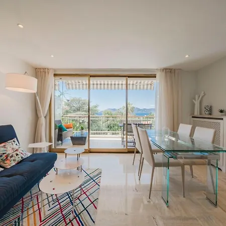 Wonderful 2 Bedrooms With Sea View And Pool !